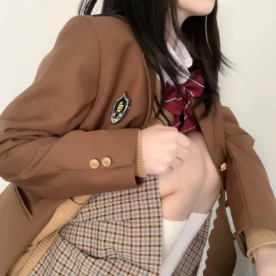 随盲柳入眠的女人
